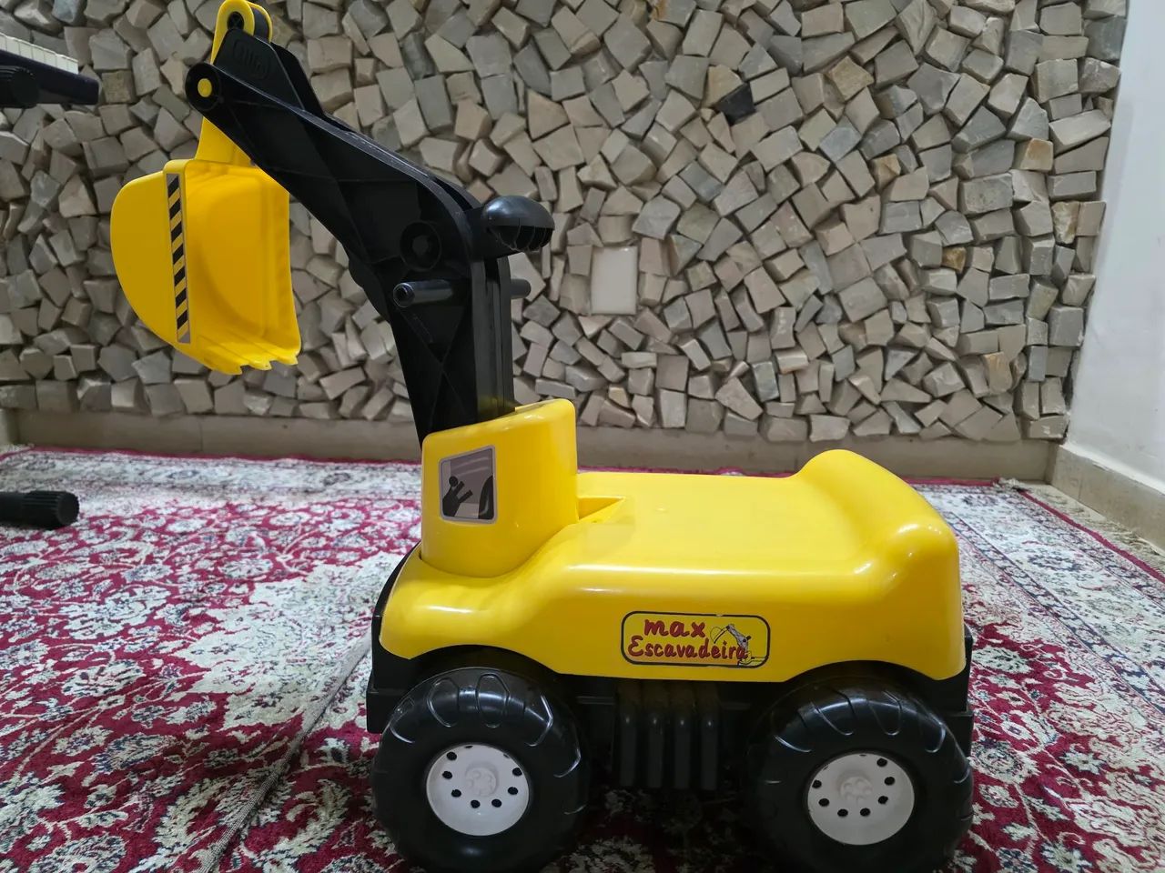 Brinquedo Max Escavadeira