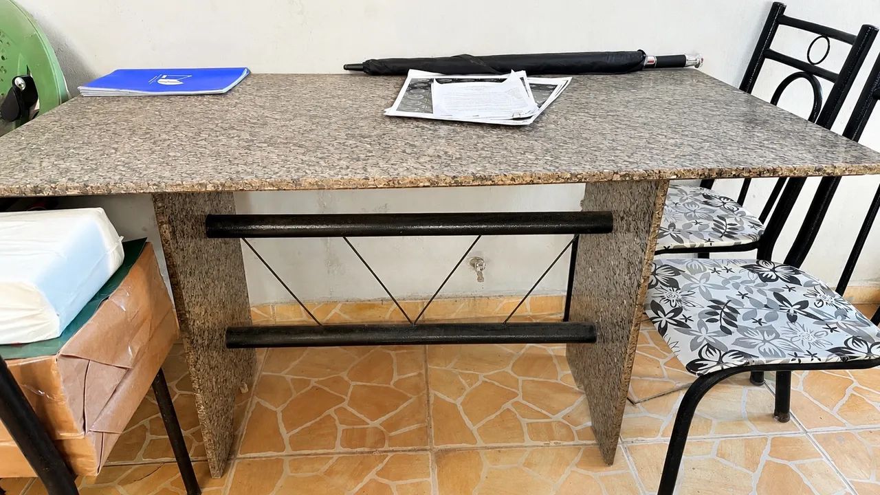 MESA DE MÁRMORE + 6 CADEIRAS - Foto 2