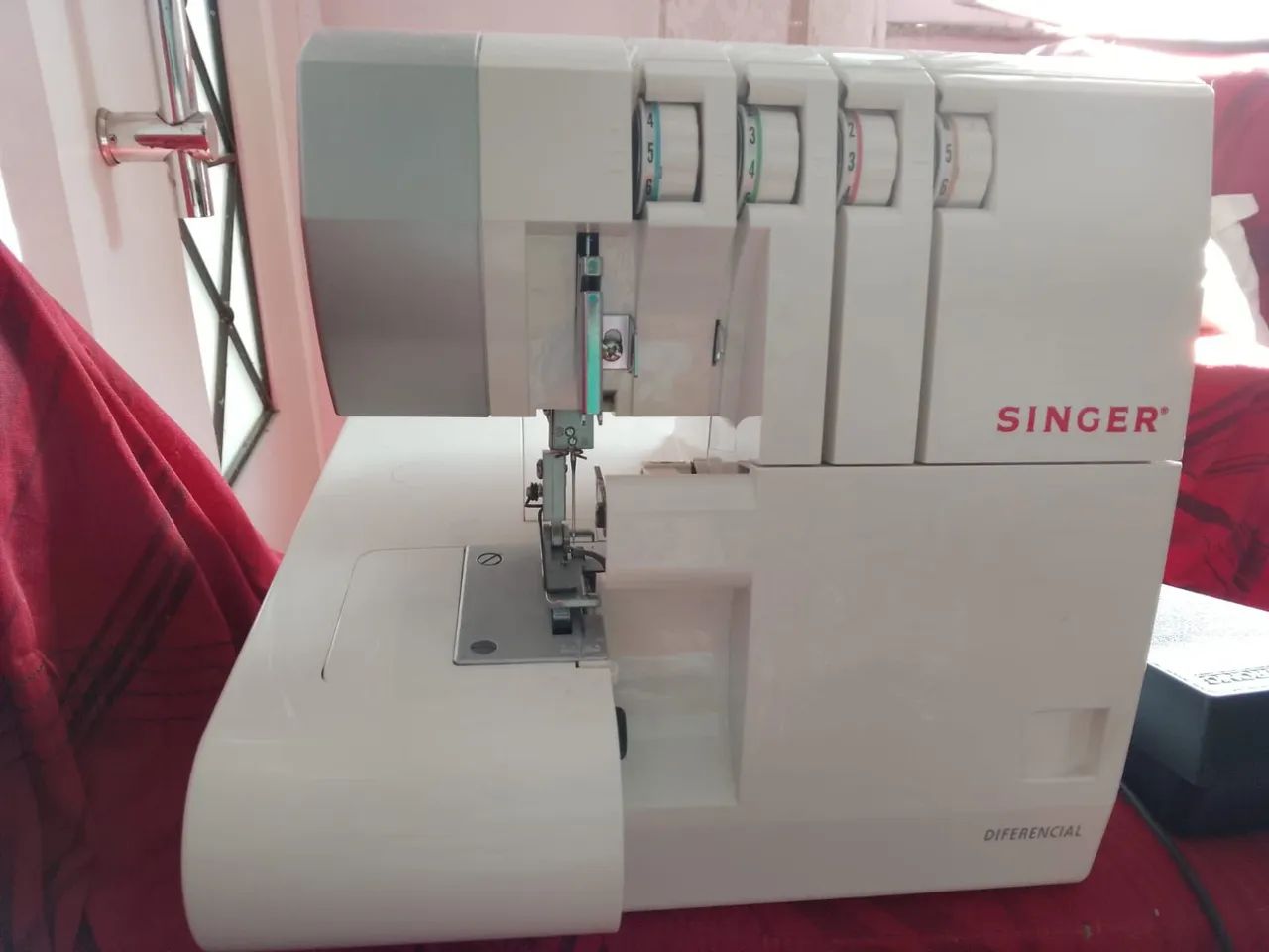 Vendo Overlock Singer semi nova