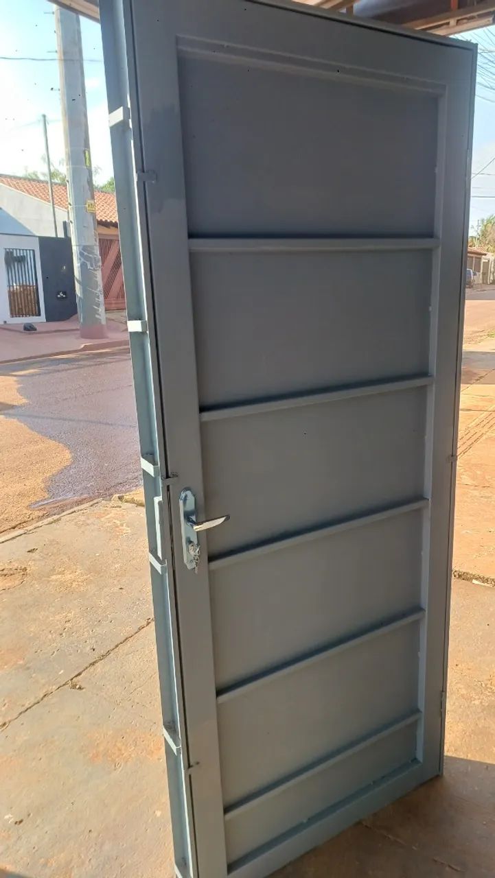 Porta de ferro nova super reforçada em chapa #18 2,10x90 - Foto 2