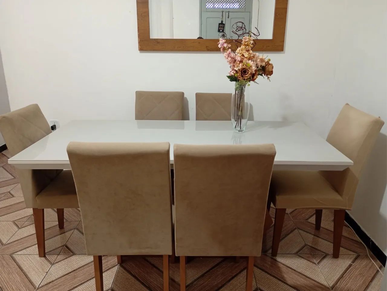 Mesa com 6 cadeiras