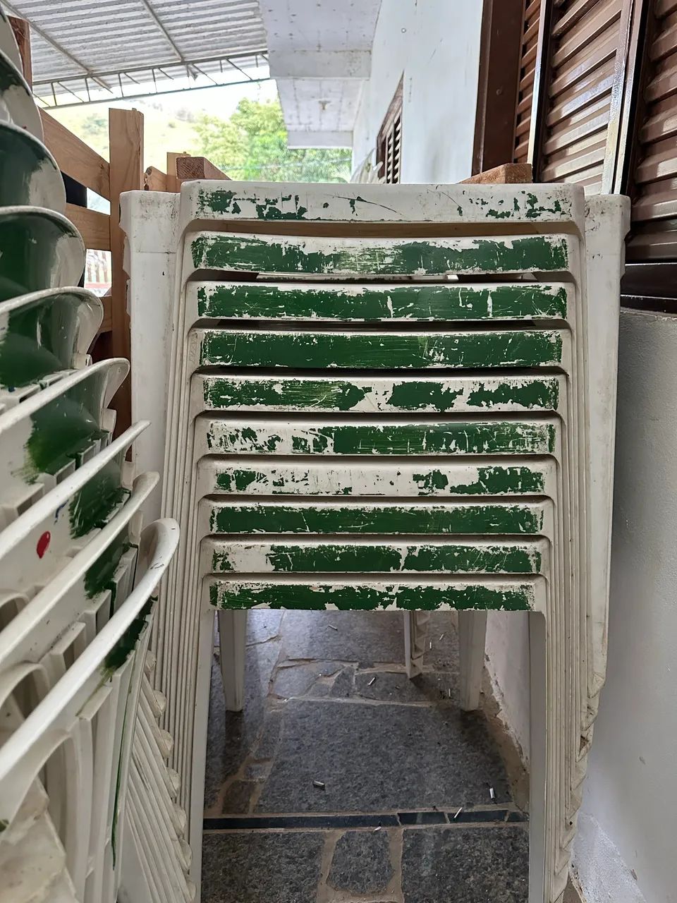 CONJUNTO DE MESAS E CADEIRAS DE PLÁSTICO  - Foto 3