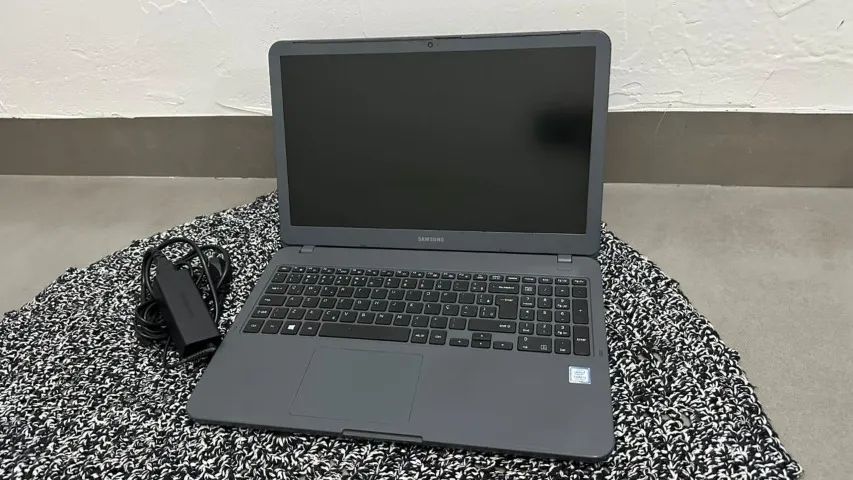 Notebook Samsung Essentials 