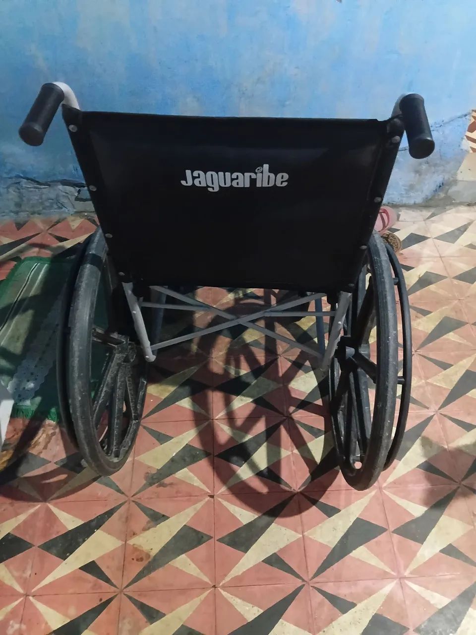 CADEIRA DE RODAS POUCO USADA
