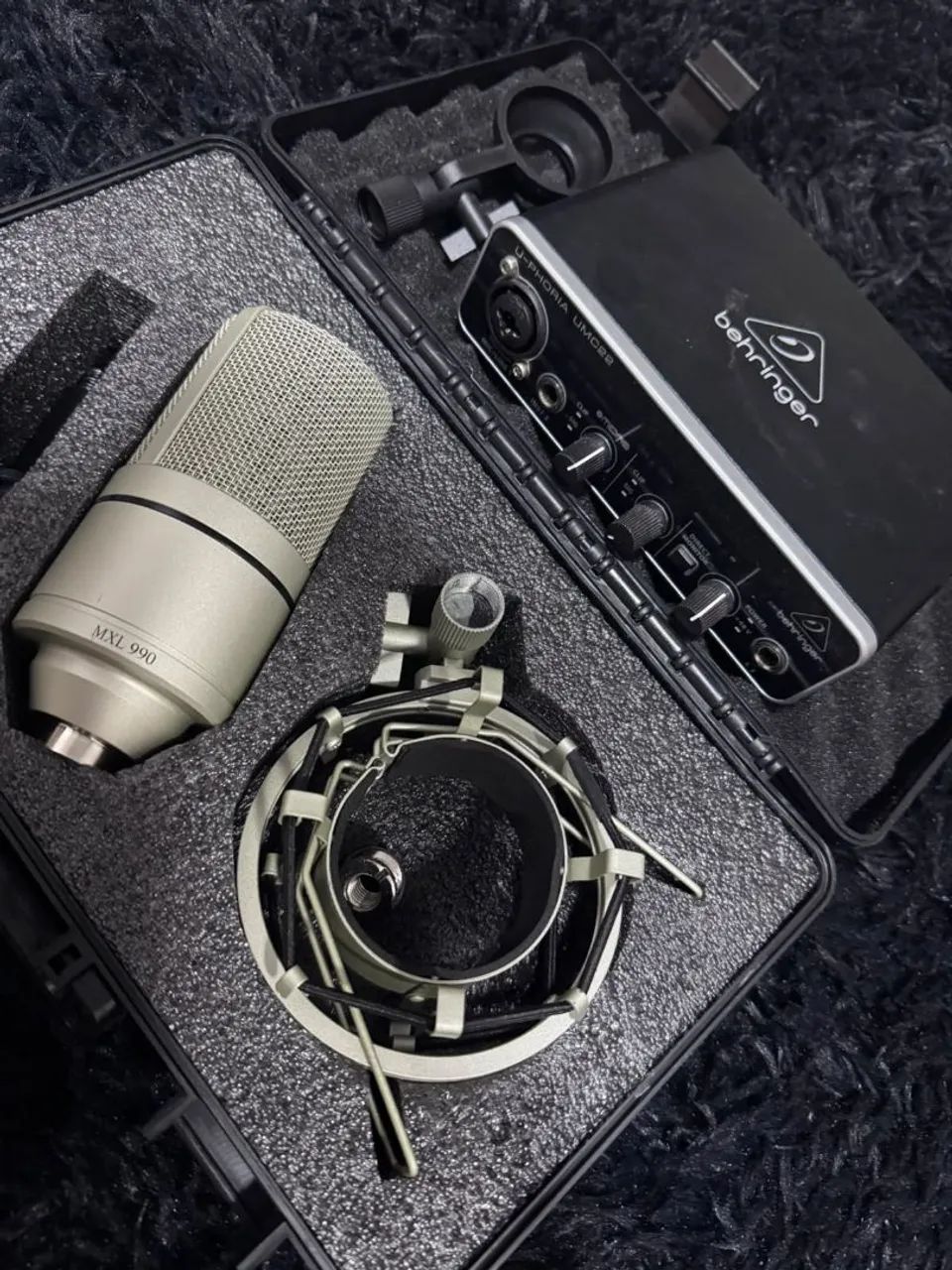 Combo mxl990 com interface Behringer