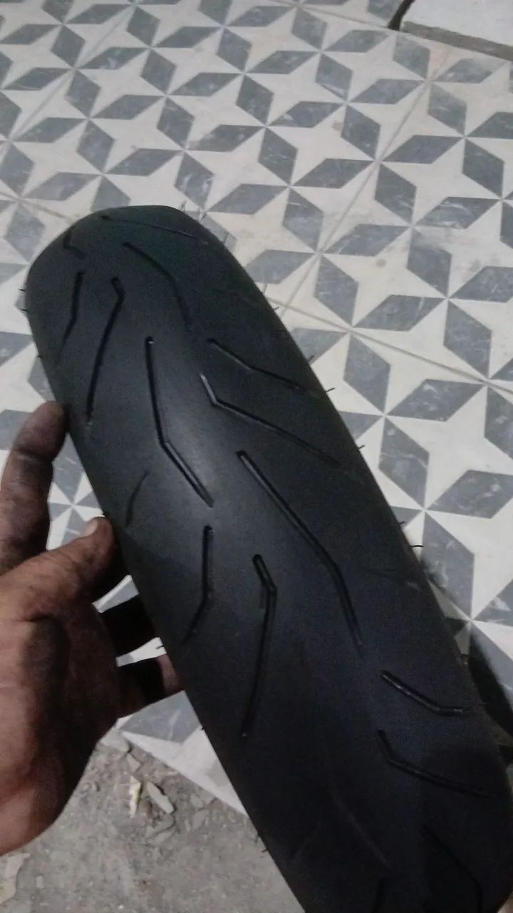 Vendo um pneu