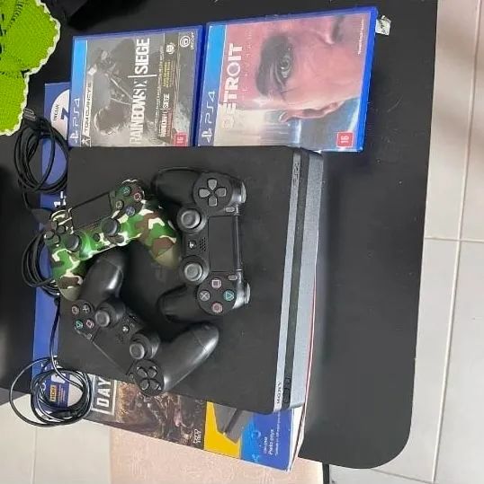 Vendo ps4 slim.<br>3 controles<br>Vários jogos incluindo GTV e EAfc2