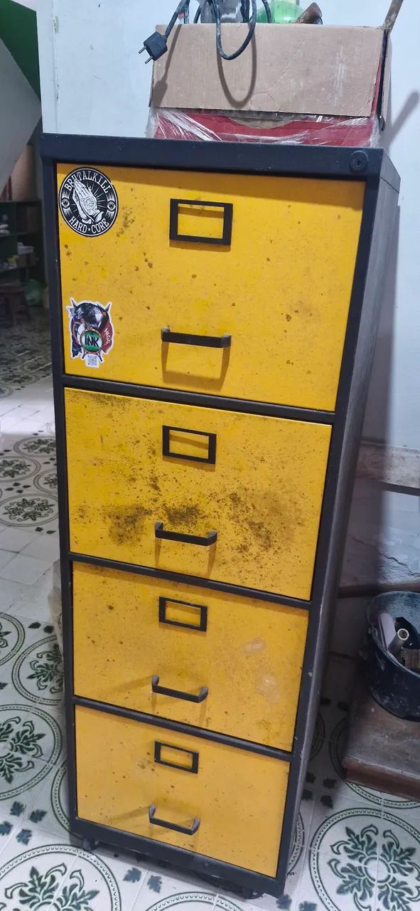 Gaveteiro de ferro