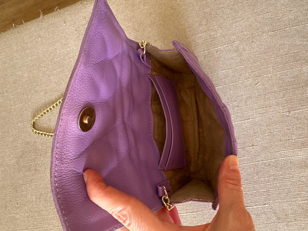 Bolsa em couro semi nova  - Foto 2