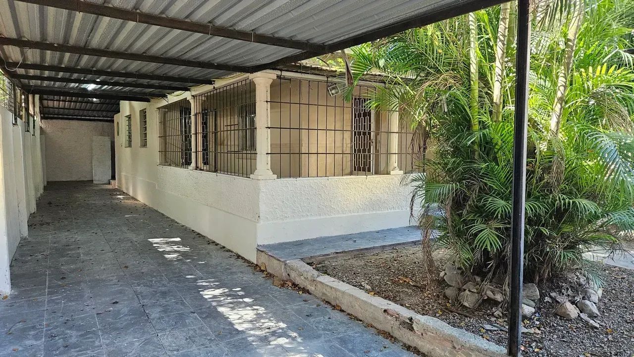 Casa comercial no Centro com 3 quartos, garagem e quintal perto do Clube Mauá - Foto 2