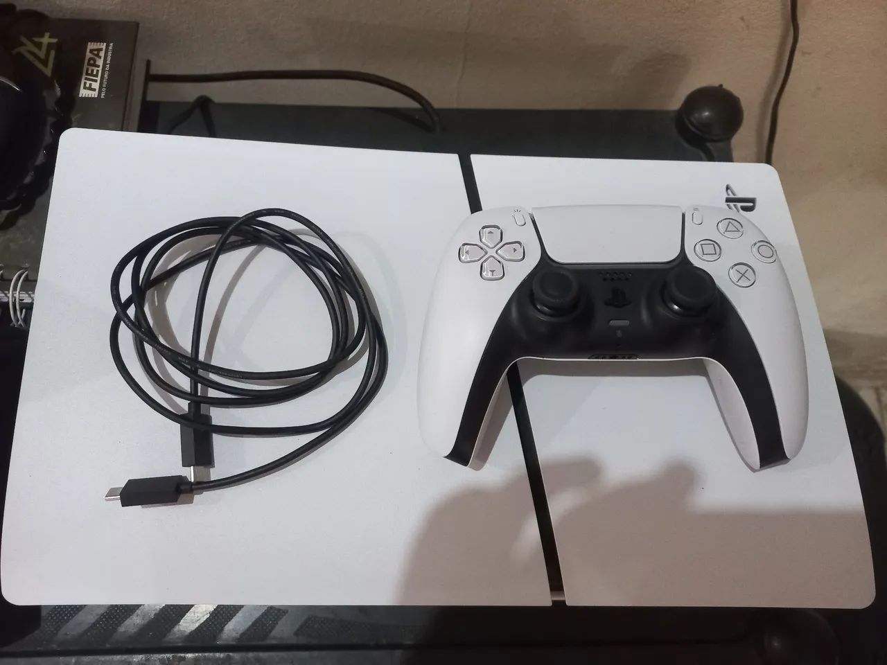 PS5 Slim de 1TB, com leitor de disco.