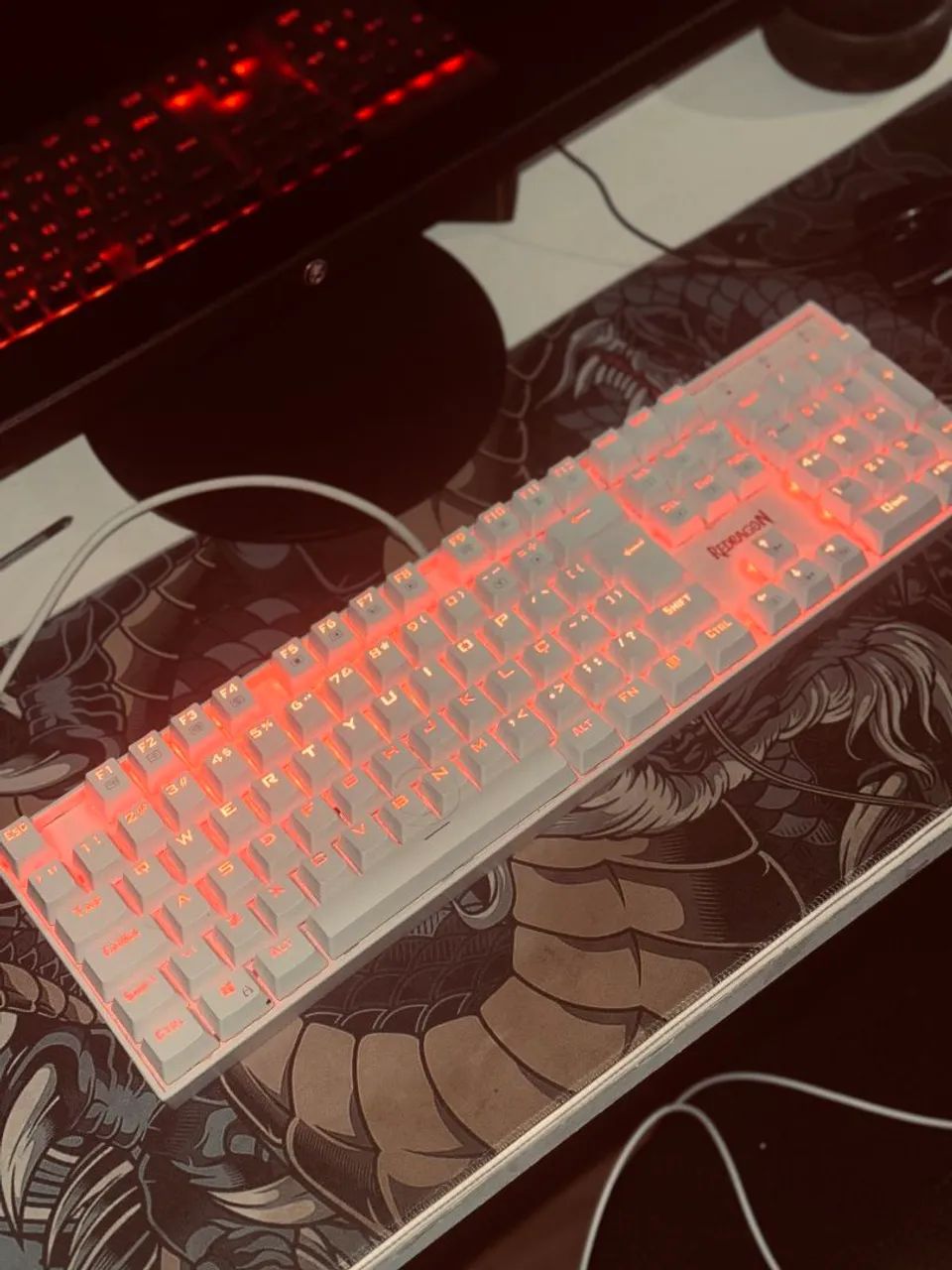 Teclado redragon mecânico gamer mitra led