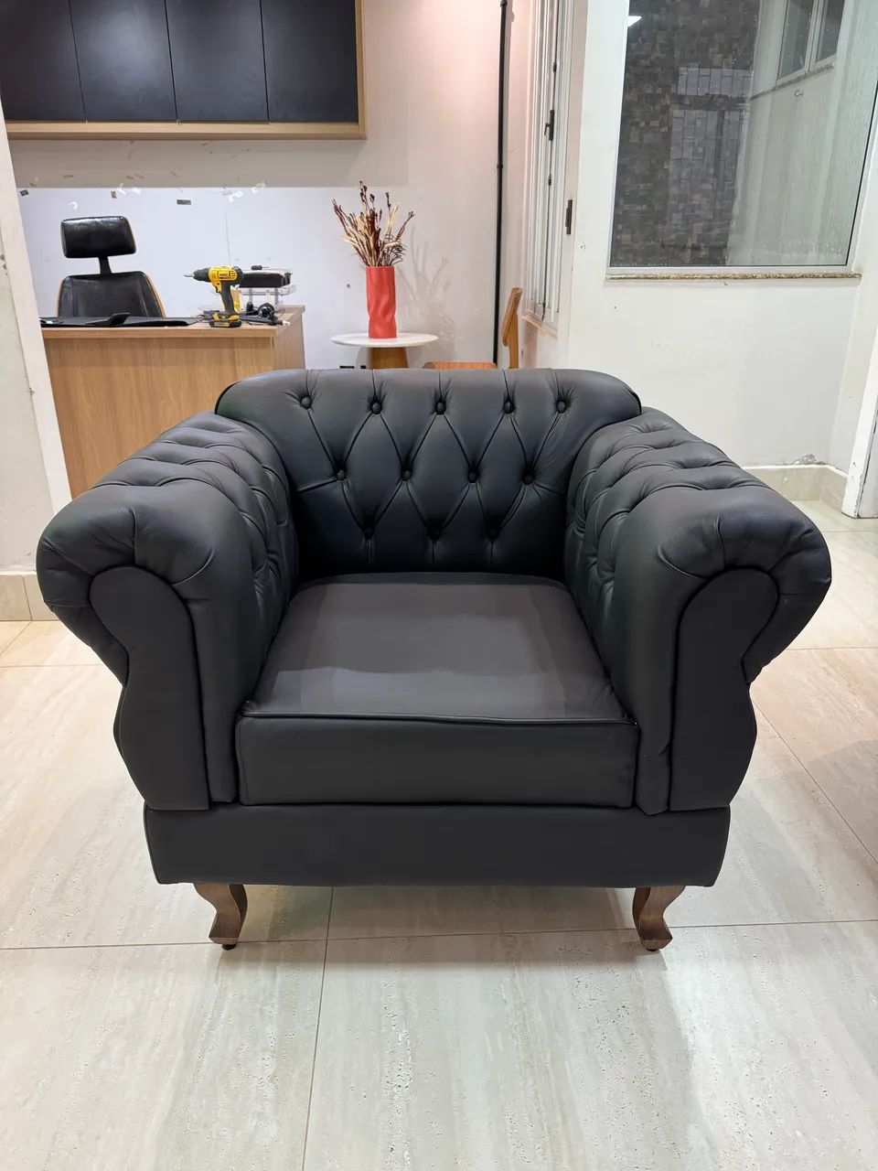 Conjunto Chesterfield em Couro Legítimo | Sofá + 2 Poltronas - Foto 3