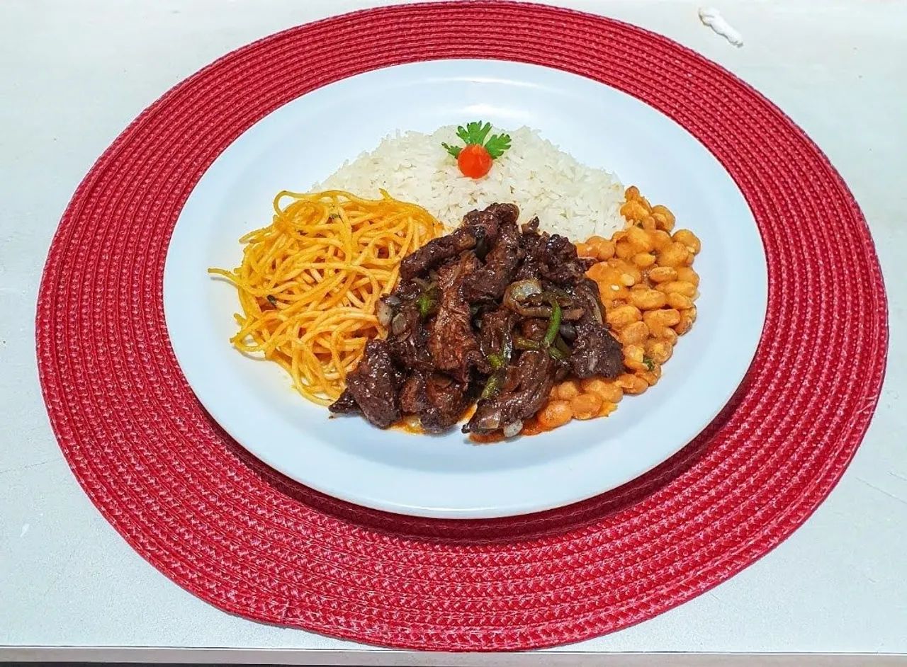 PRECISA-SE DE AUXILIAR DE COZINHA  - Foto 3