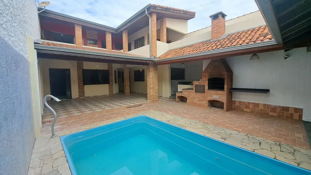 Casa com 3 suites e piscina em Sorocaba