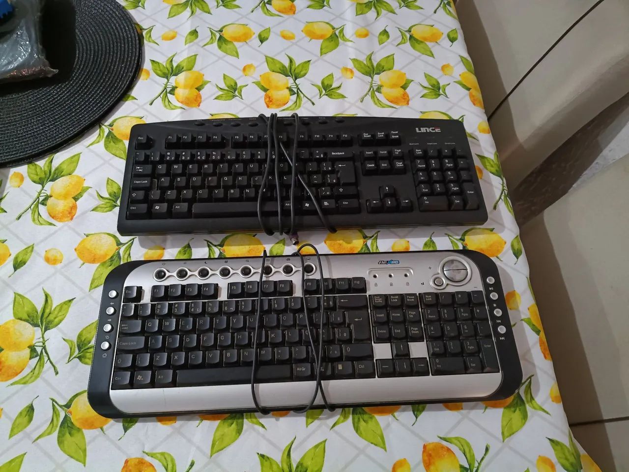 2 teclados Computador 