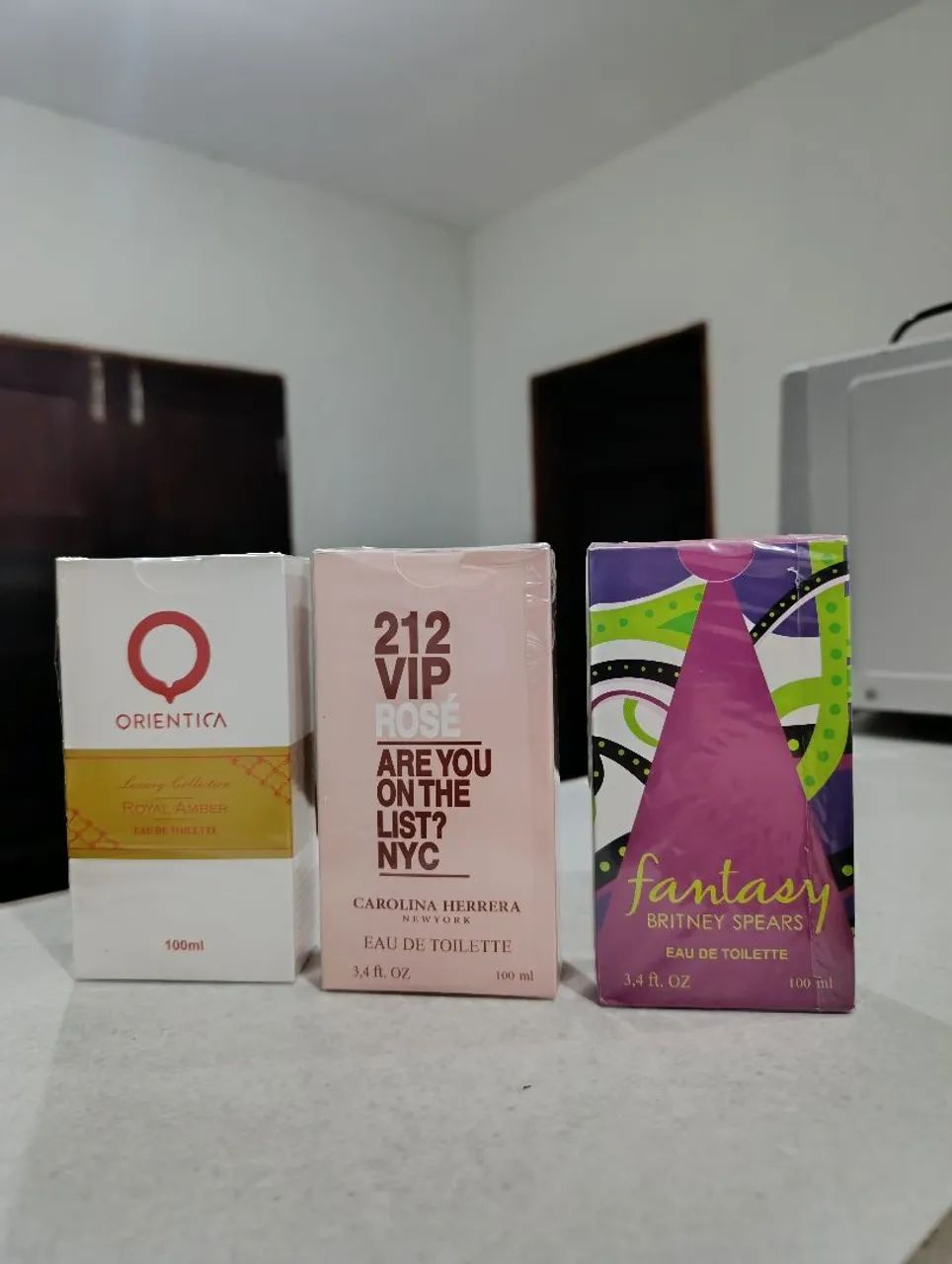 Combo de perfume importado feminino 90,00 os três , 100 ml cada perfume 