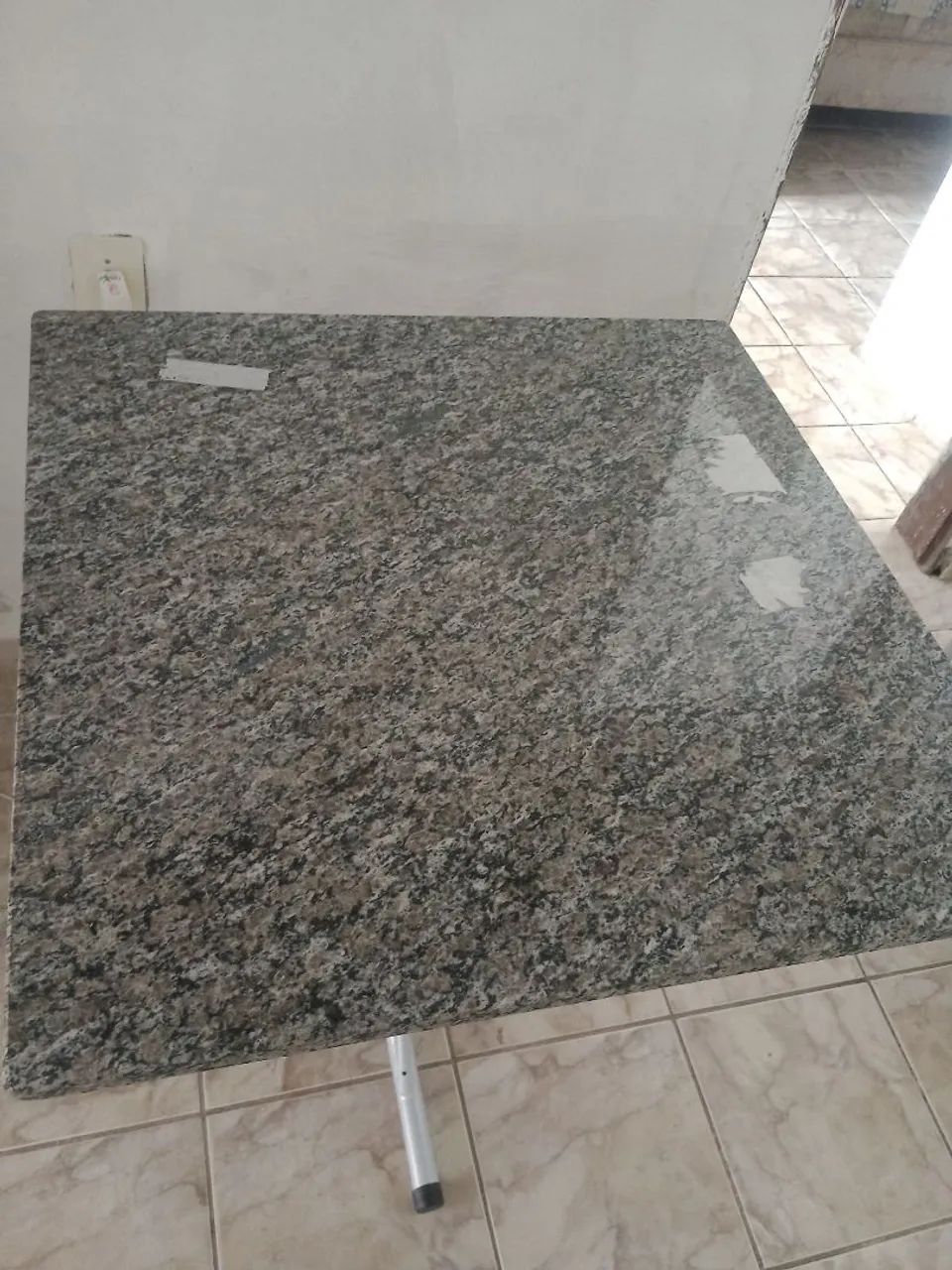 Mesa de Jantar de Mármore com 4 cadeiras nenhuma marca de uso estar nova  - Foto 4