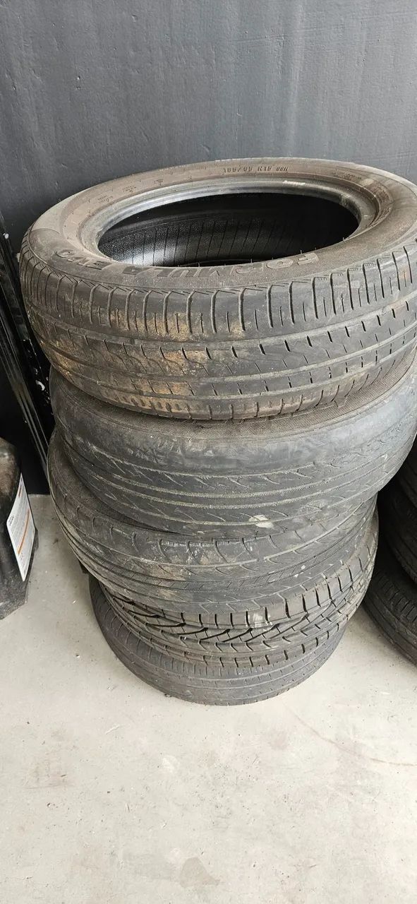 Vendo pneus bom estado aro15, ato 16 e aro18 - Foto 2