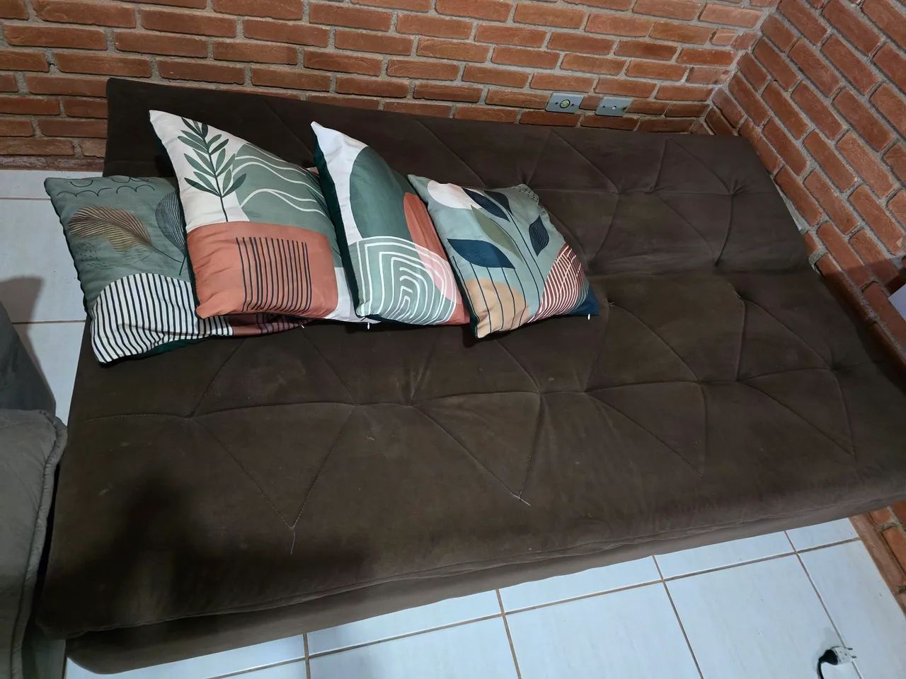 Vendo Sofá-cama marrom Suede - Foto 3