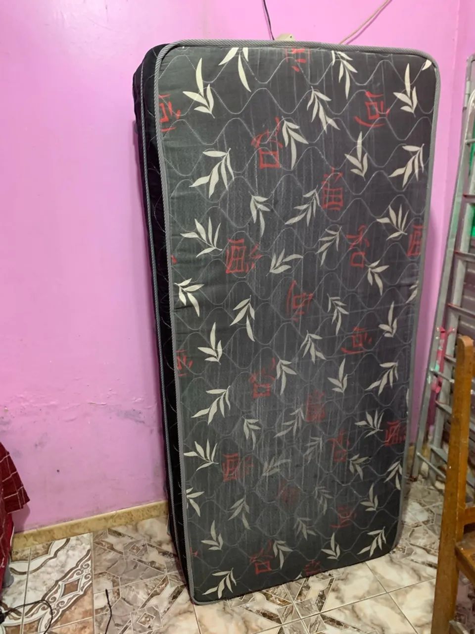 Vende-se está cama de Solteiro usada mas bem cuidada. - Foto 4