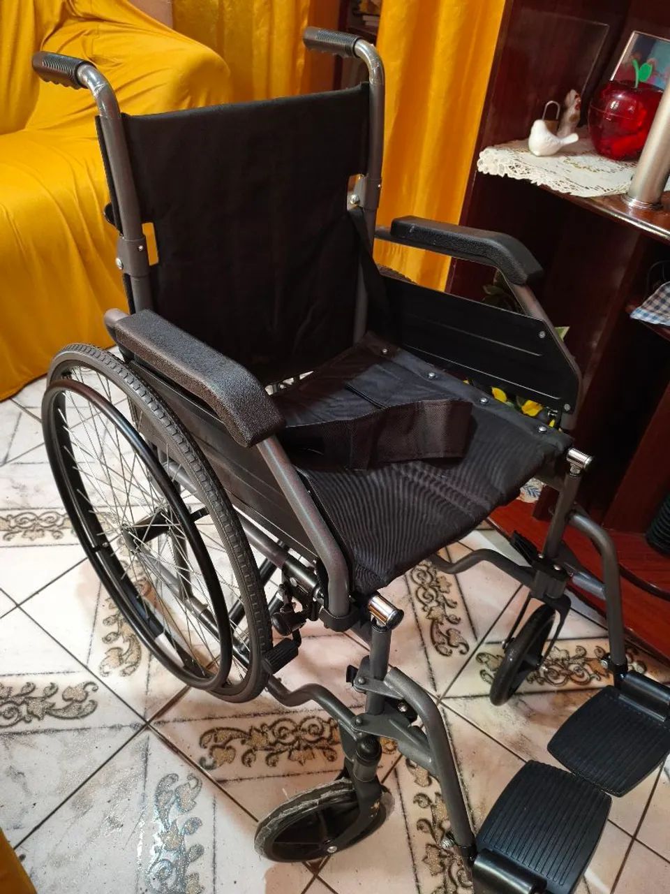 Cadeira de rodas semi nova - Foto 2