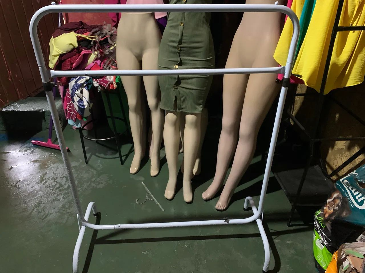 Loja completa com roupas 