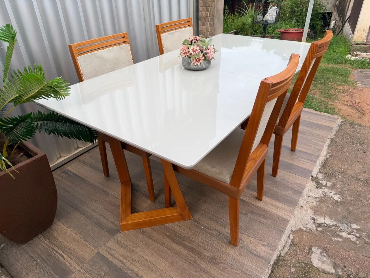 Conjunto de mesa de jantar de madeira  com tampo de vidro - Foto 3