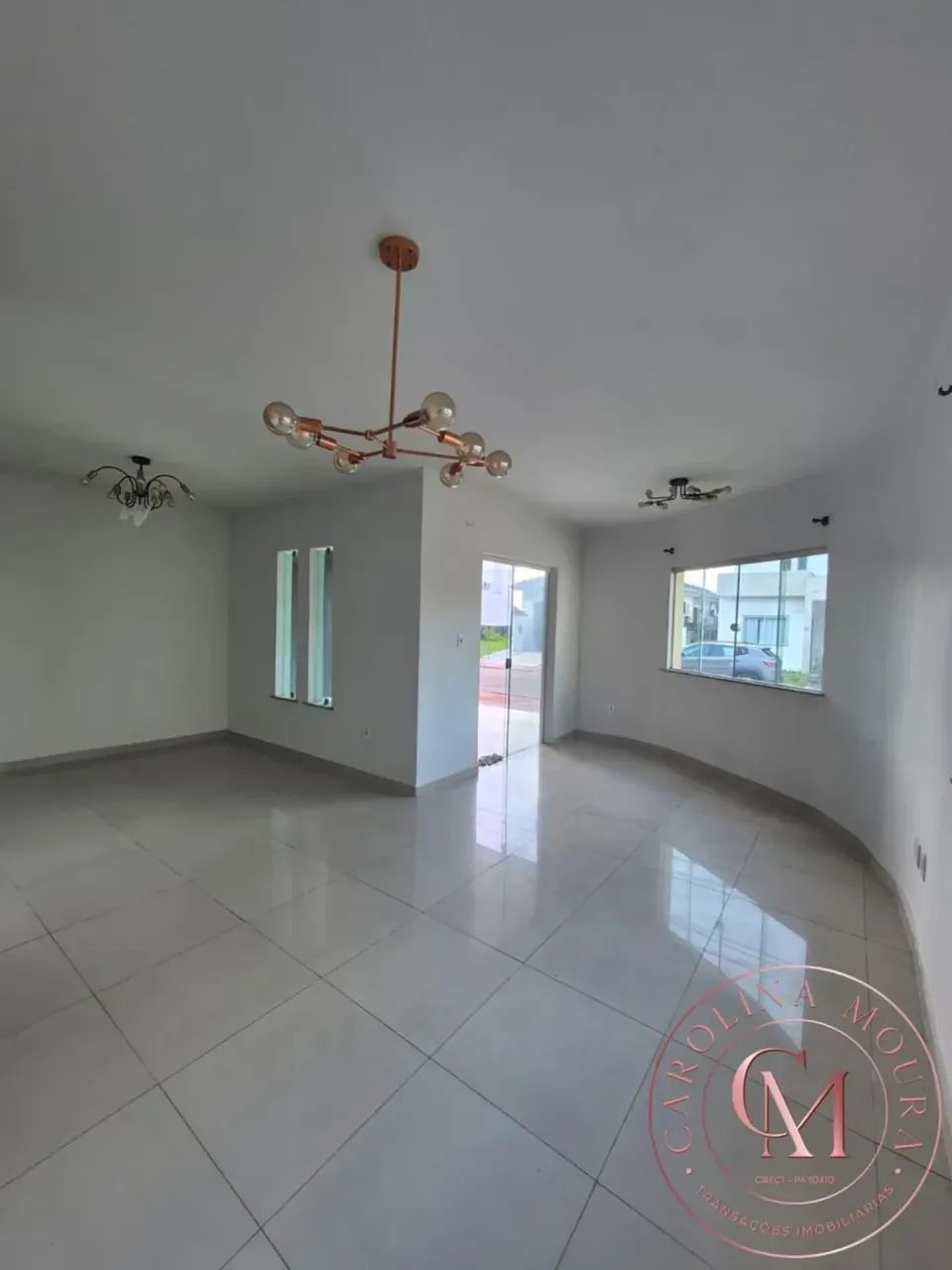 Condomínio Cidade Jardim II - Casa com 5 quartos sendo 2 suítes.