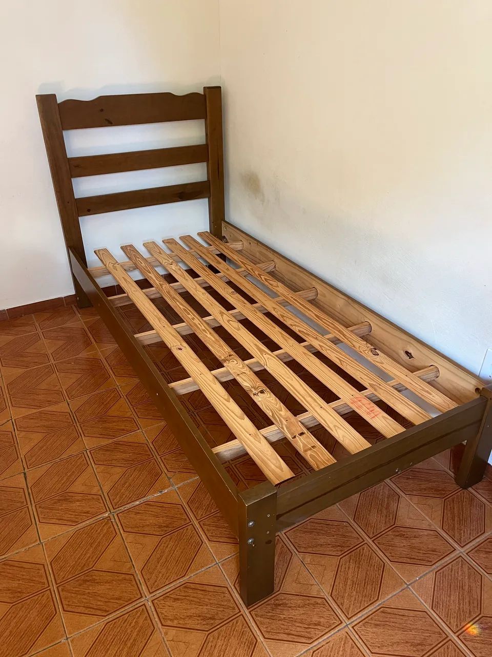 CAMA DE SOLTEIRO DE MADEIRA