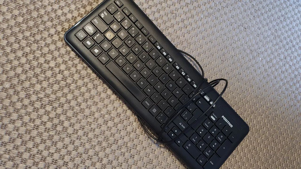 Kit com 2 teclados e 1 mouse (básicos com fio) - Foto 3