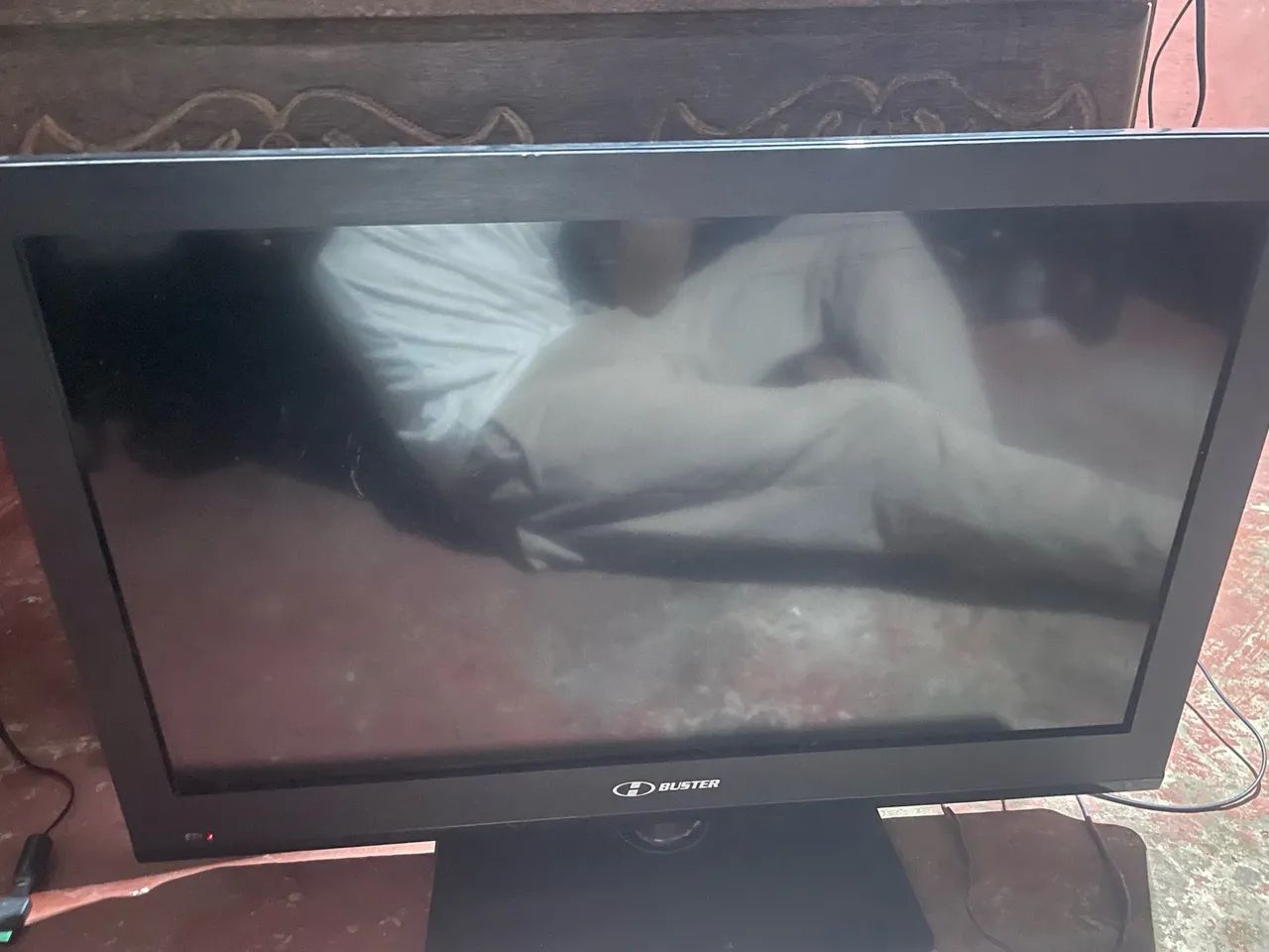 TV H-Buster 32" - Funcional e Conservada! - Foto 2