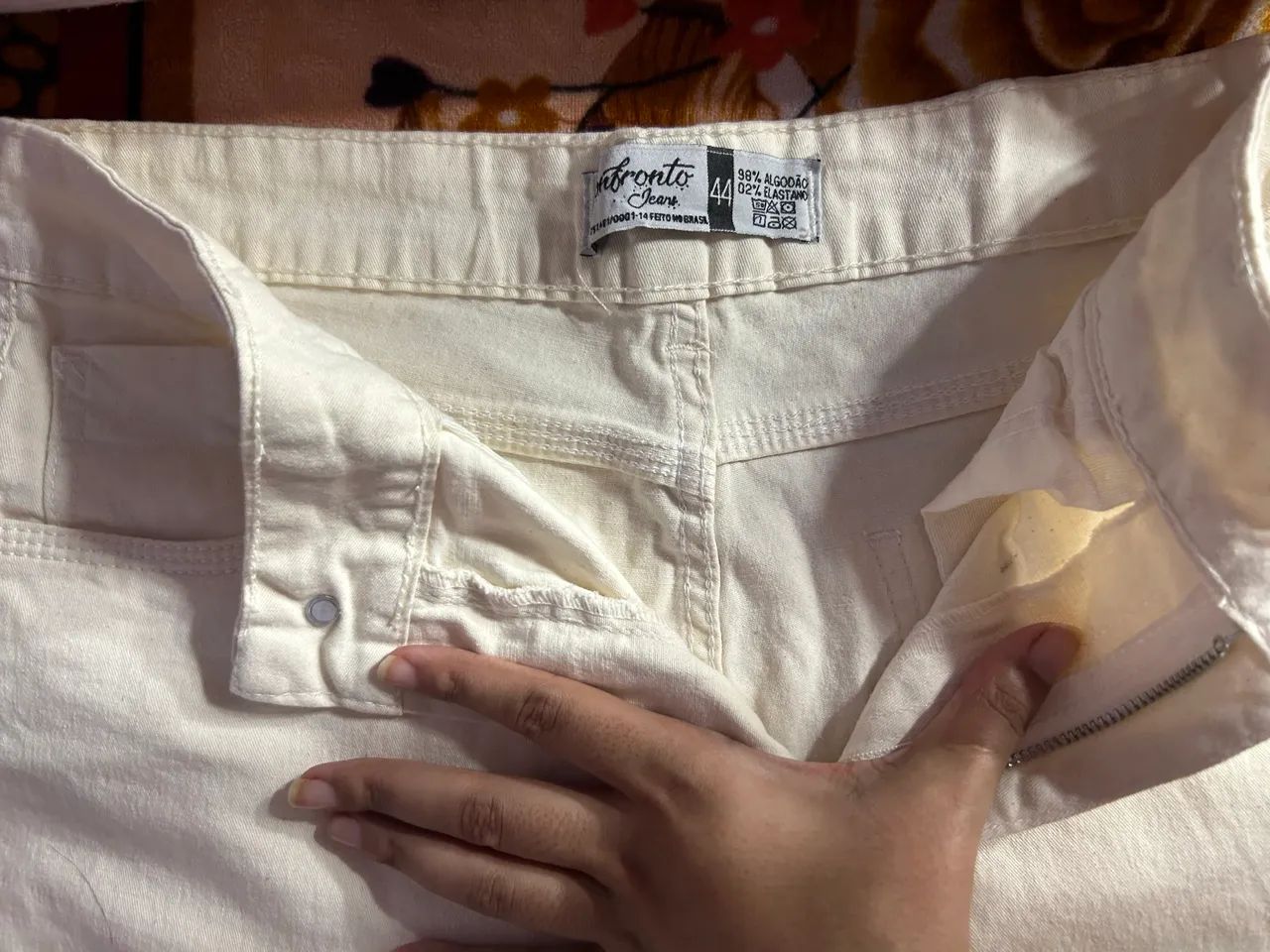 Calça nova na cor creme número 44 forma pequena  - Foto 3