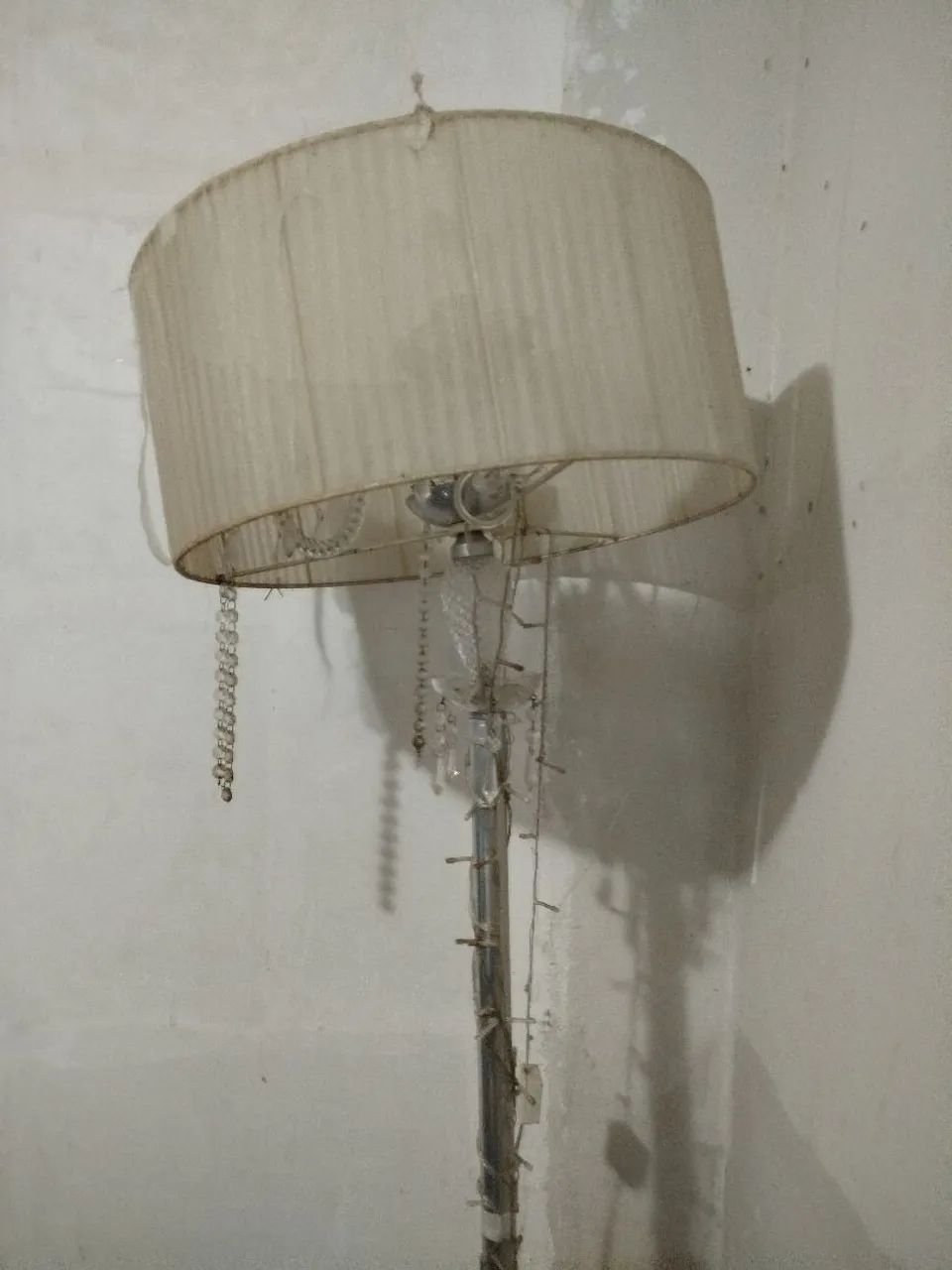 Luminária de Piso Clássica com Cúpula e Cristais - Vintage - Foto 2