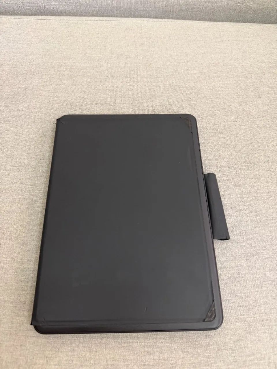 iPad 8ª Geração 128GB + Caneta Logitech Crayon + Capa teclado Logitech + capa simples - Foto 3