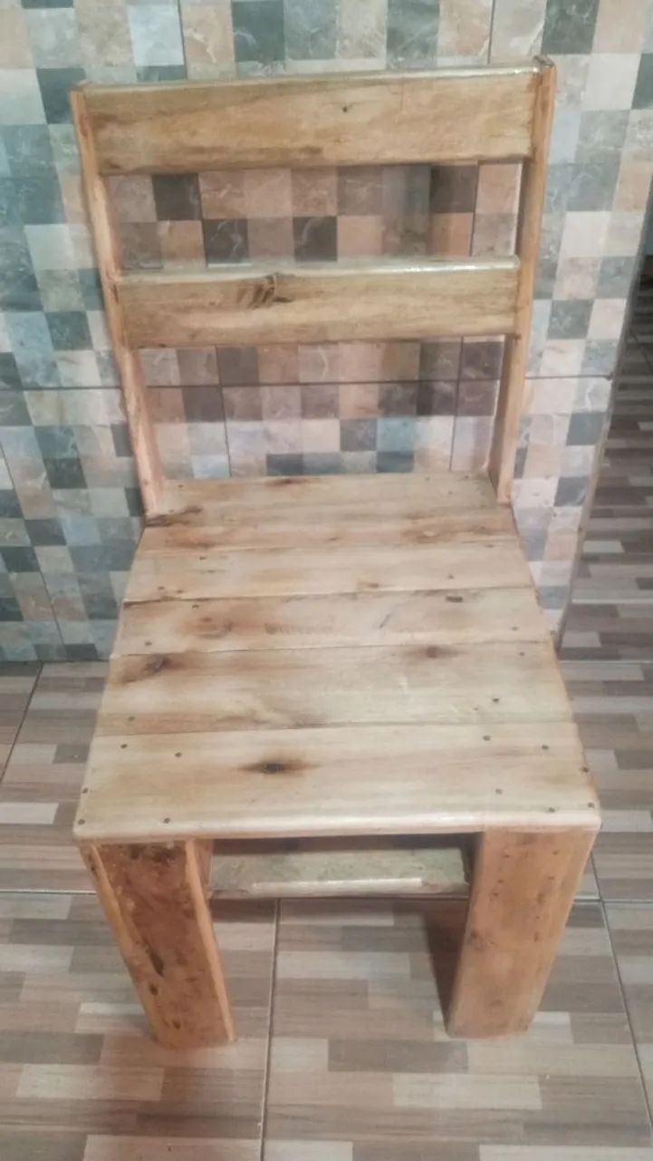Vende-se cadeira de madeira  - Foto 2