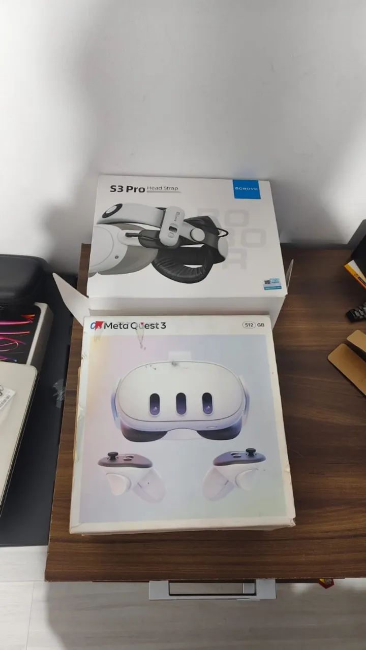 Meta quest 3 512gb com bobo VR S3 Pro e bateria Impecável - Peças