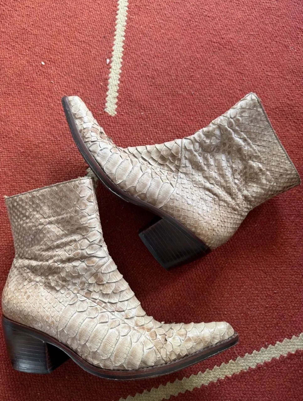 BOTA DELLELA PYTHON ORIGINAL BEGE TAMANHO 35