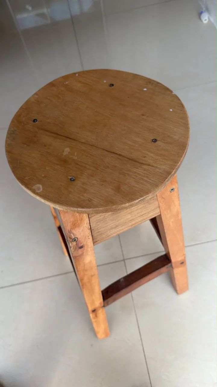 Banqueta em madeira R$ 120,00 cada - Foto 2