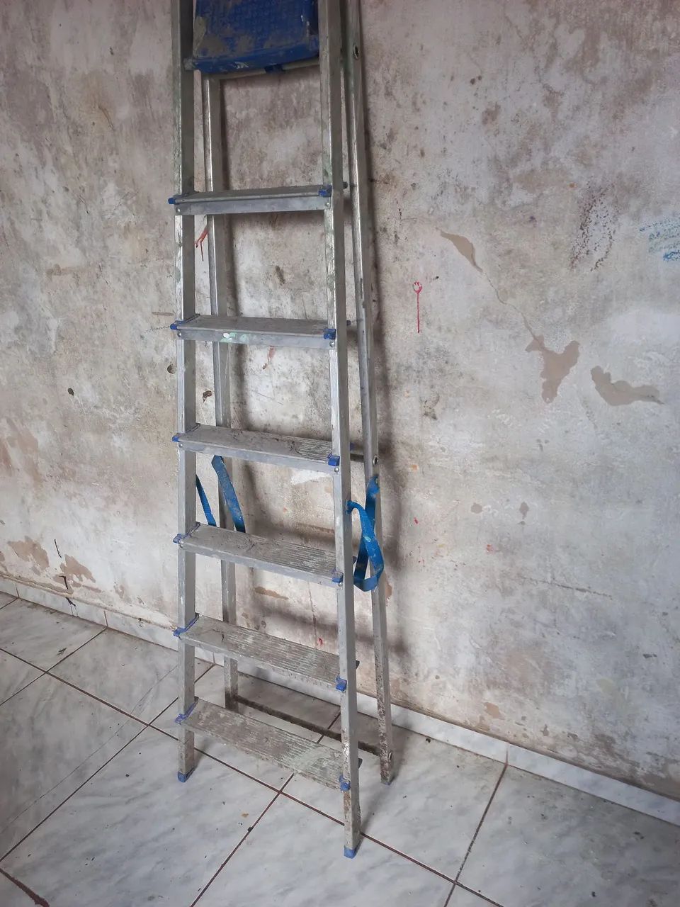 Escada de alumínio bem conservada - Foto 3