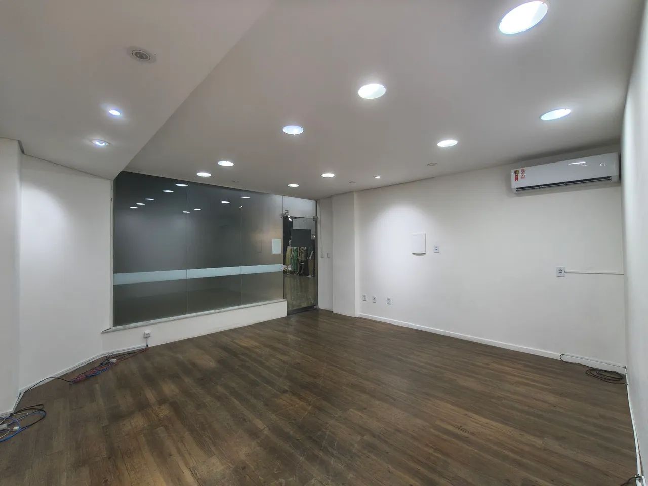 Sala Comercial Térrea no Centro de Florianópolis Pronta para Uso - Foto 3