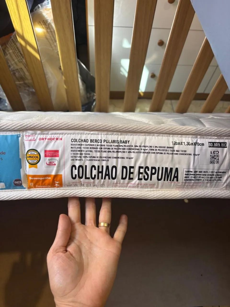 Berço Capitonê vira cama + colchão  - Foto 5