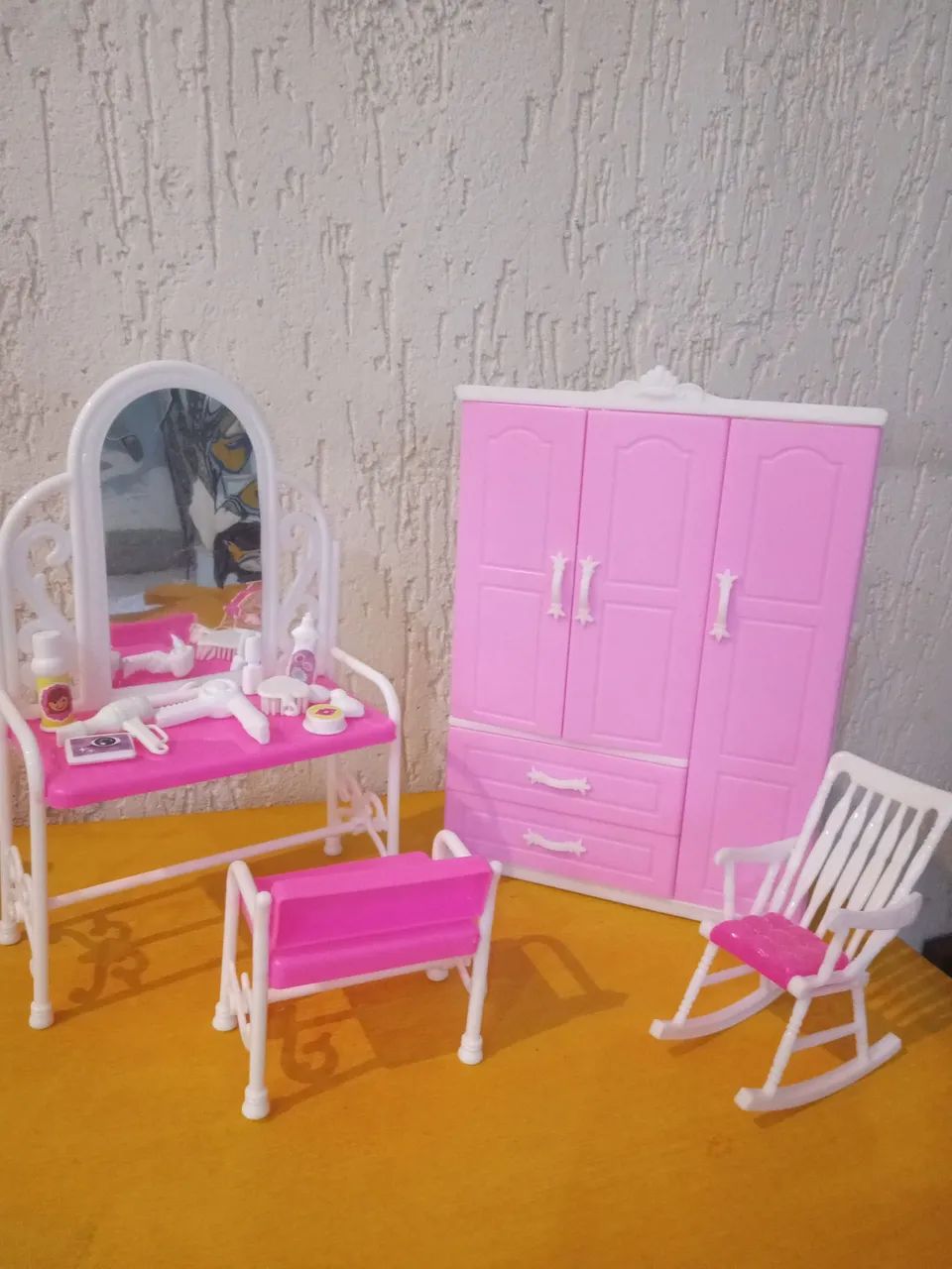 Móveis de quarto da boneca Barbie,  armário, penteadeira com acessórios e cadeiras - Foto 2