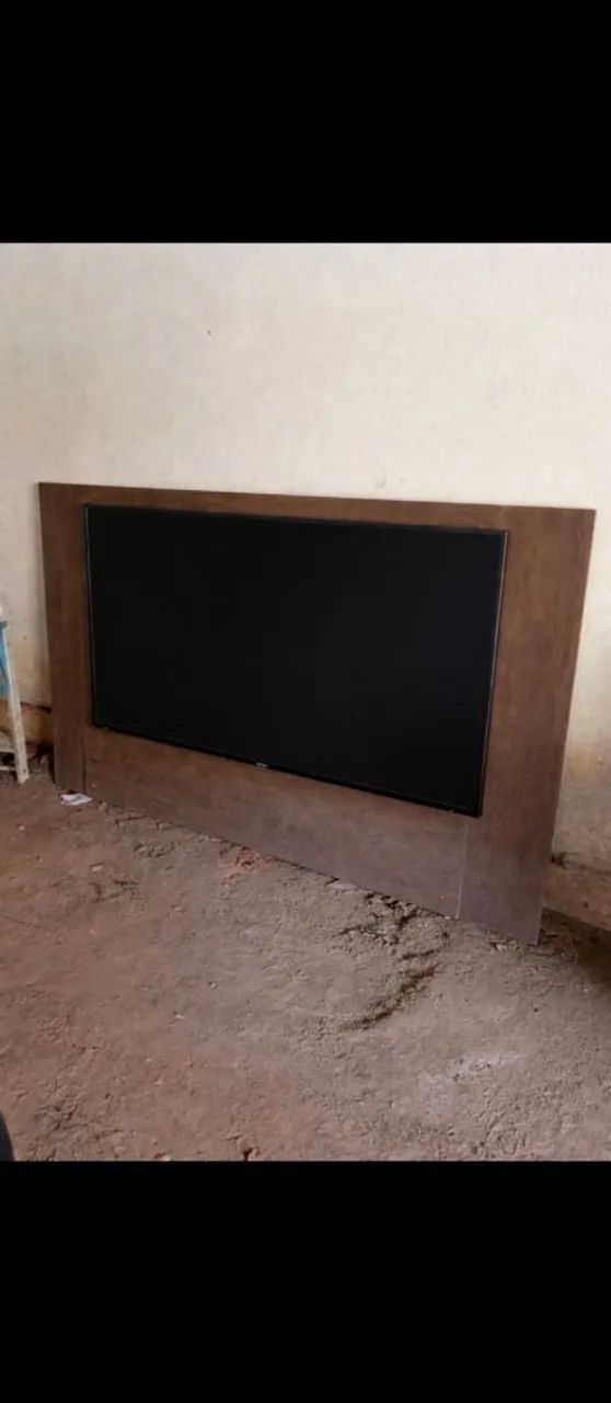 Painel de TV grande. 