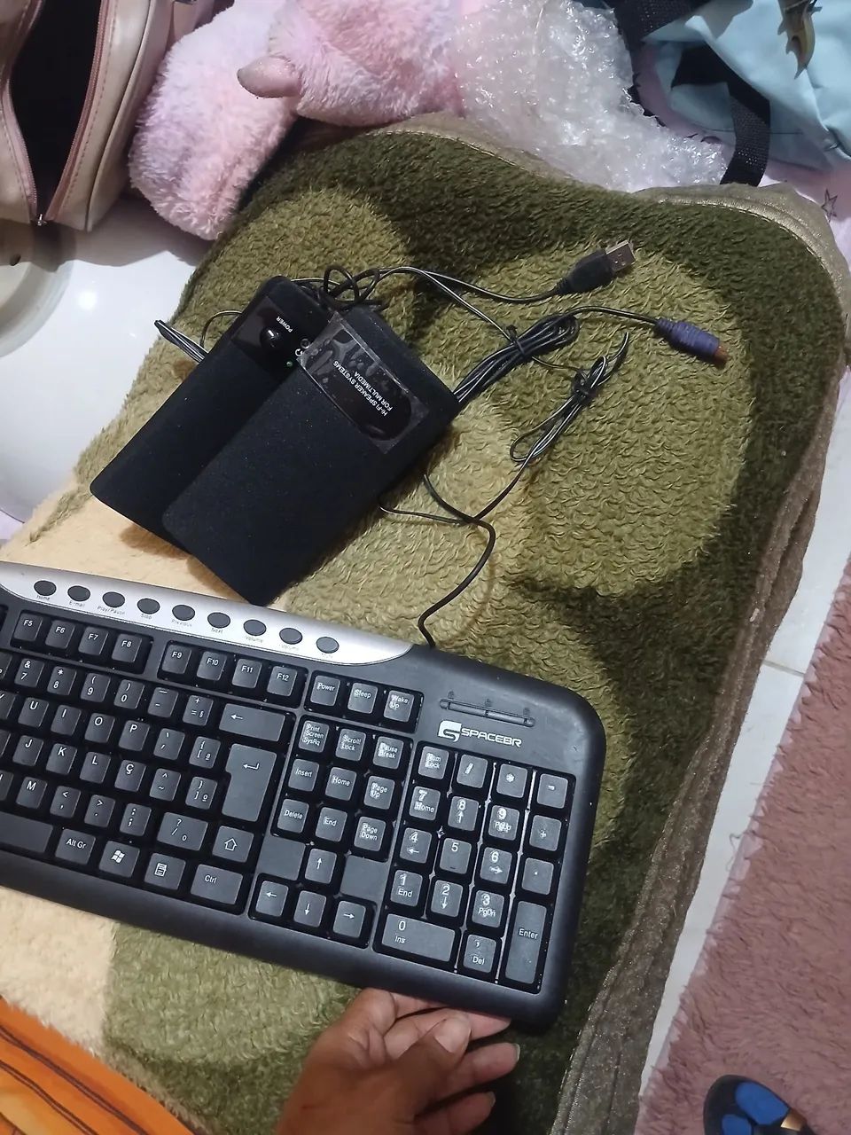 Teclado e caixa de som para pc 30reais os 2