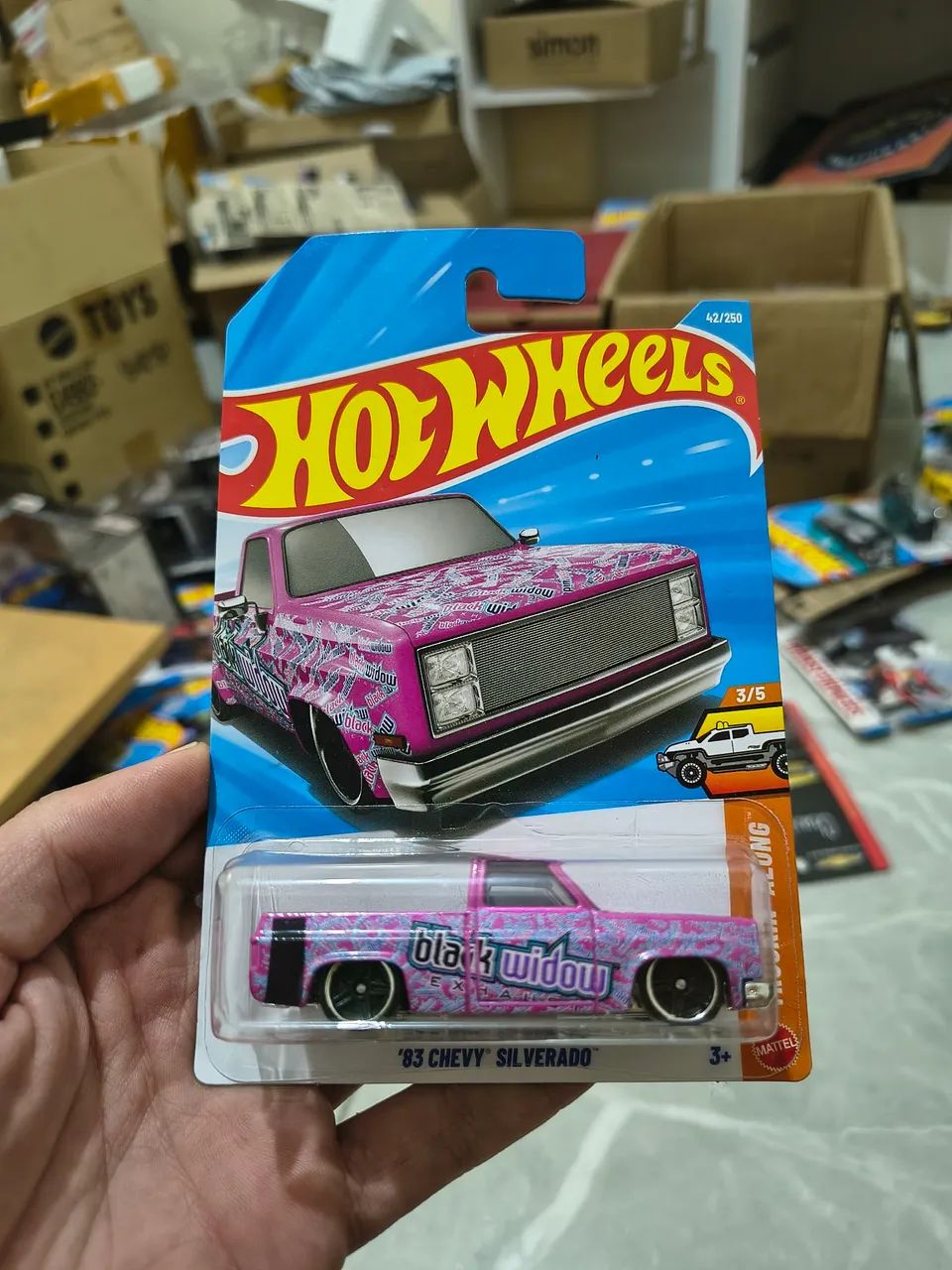 Miniatura Hot Wheels '83 Chevy Silverado Rosa 