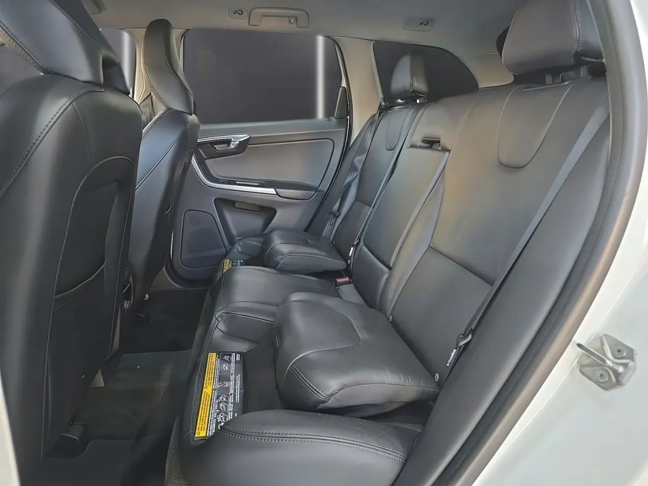 Volvo XC 60 T-5 R-DESIGN 2.0 FWD 5p, foto 13 de 13