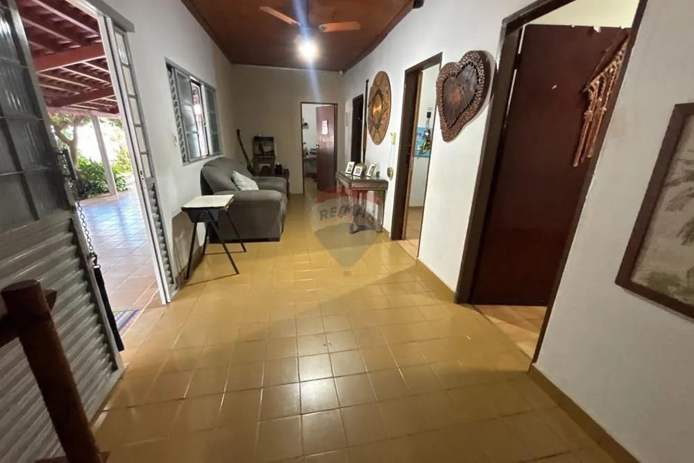Casa Antiga com Piscina e Jardim em Barra do Garças - Foto 5