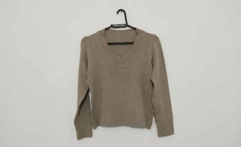 Suéter Feminino Bege Taupe Decote V - Básico e Elegante
