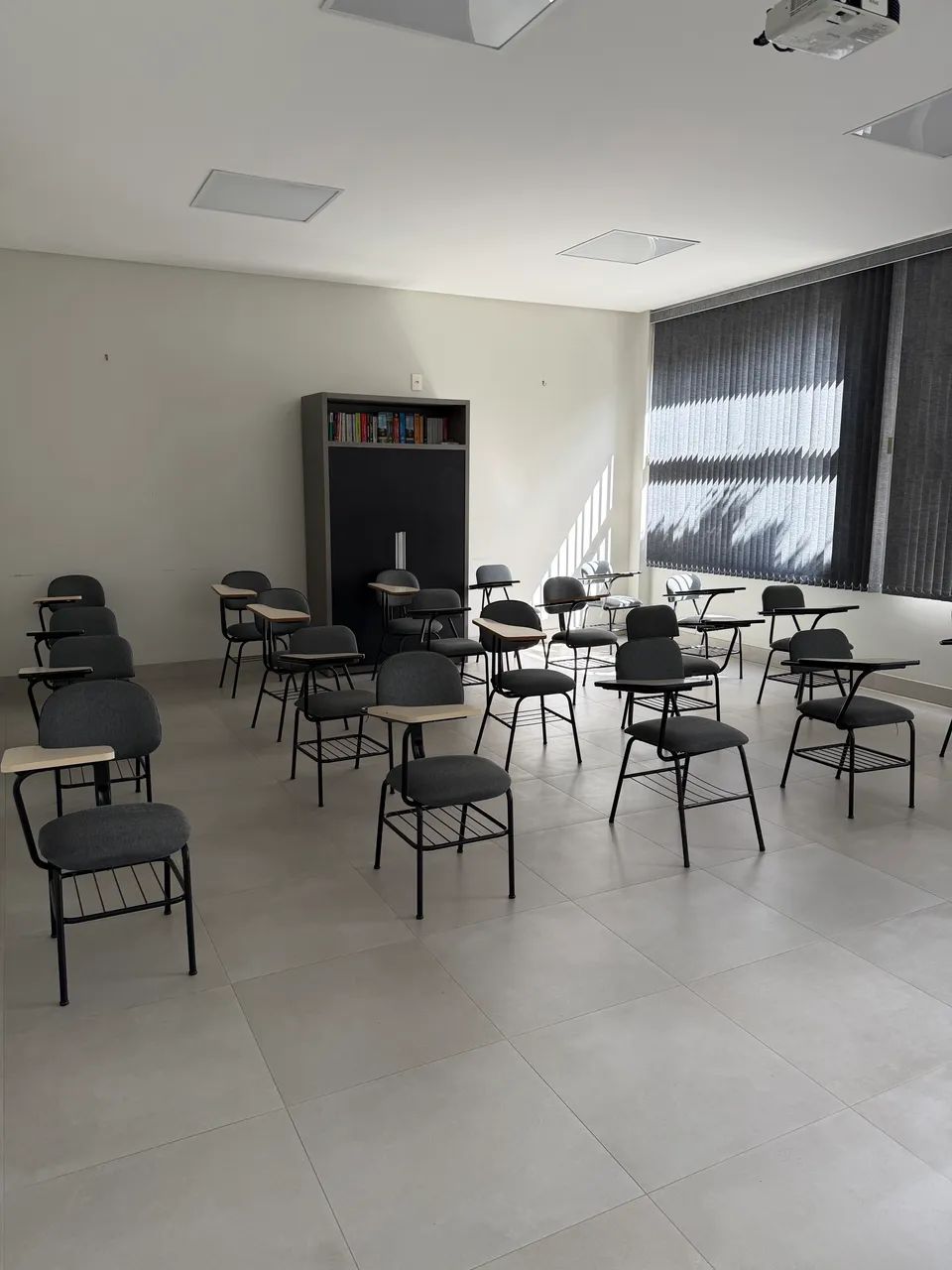 cadeiras universitárias estofadas com prancheta  - Foto 3